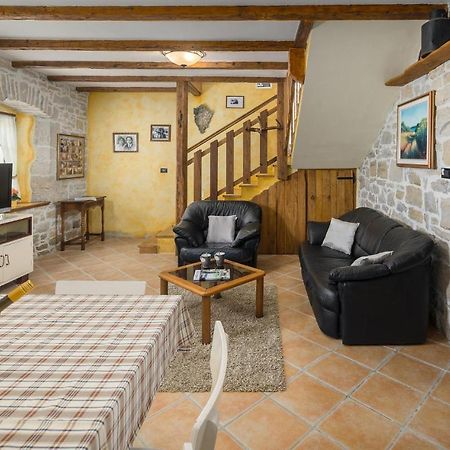 Beautiful Home In Krbune With Wifi Extérieur photo